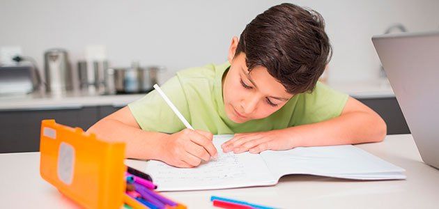 Cómo organizar el material escolar en casa
