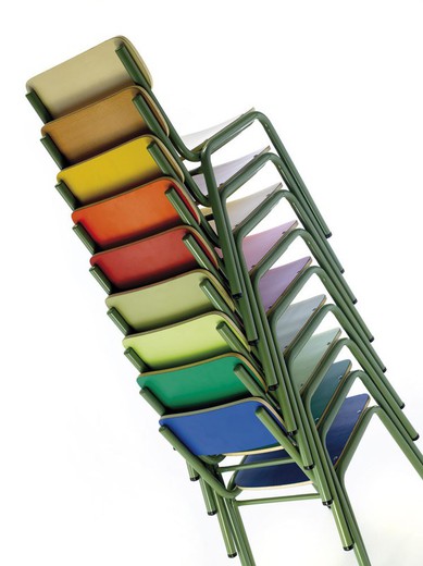 Chaise enfant empilable disponible en 3 hauteurs et 10 couleurs