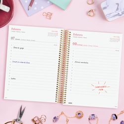 Agenda Design Col.E10-155X212Mm 1 día página 2026 Goldy