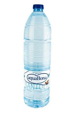 Agua mineral natural en diferentes envases