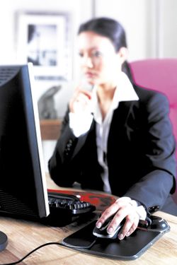 Tapis de souris Kensington avec repose-poignet duo gel rouge/gris