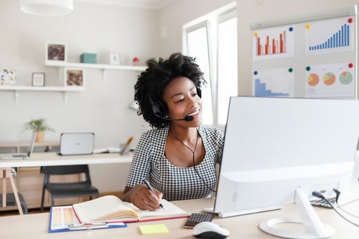 Fones de ouvido Kensington Hi-Fi com microfone e controle de volume