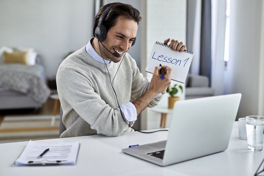 Fones de ouvido Kensington Hi-Fi com microfone e controle de volume