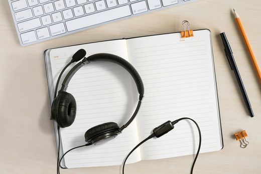Fones de ouvido Kensington Hi-Fi USB com microfone e controle de volume