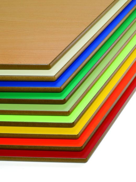 Baú escolar com rodas em cores diferentes