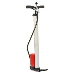 Bomba de pie con acumulador