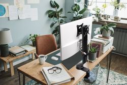 Bras d'économie d'espace SmartFit® pour un moniteur