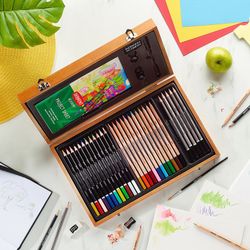 Coffret en bois Derwent Academy avec 35 pièces