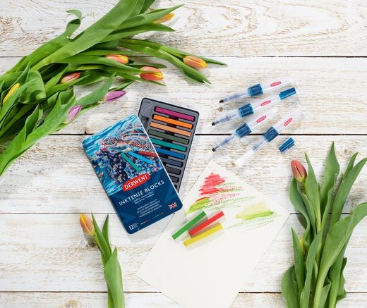 Caixa metálica com 12 barras Inktense