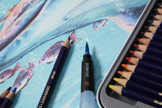 Caixa de metal com 12 lápis Derwent Inktense