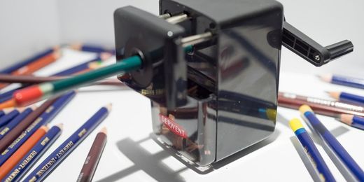 Caixa de metal com 12 lápis Derwent Inktense