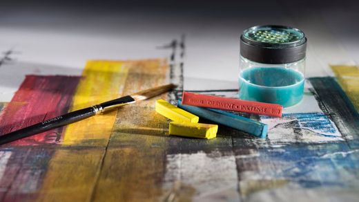 Caixa metálica com 24 barras Inktense