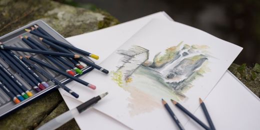 Caixa metálica com 24 lápis aquarela Derwent