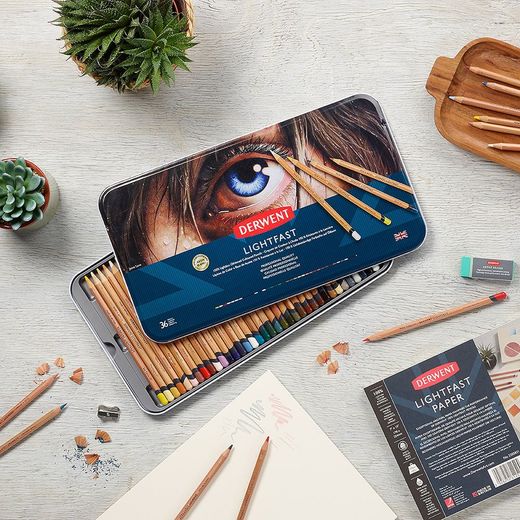 Boîte métal de 36 crayons Derwent Lightfast (résistants à la lumière)