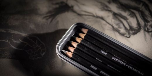 Boîte métal de 6 fusains Derwent - clair, 2 x moyen, 2 x foncé, teinté blanc