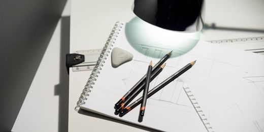 Caixa de metal com 6 lápis de grafite Derwent (6B-2H)