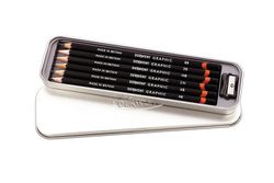 Caixa de metal com 6 lápis de grafite Derwent (6B-2H)