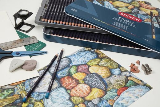 Caja metálica de 72 lápices Derwent Studio