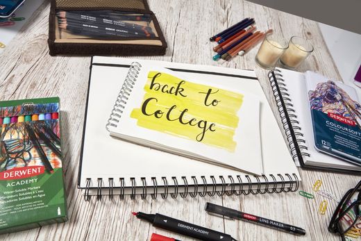 Boîte métallique de 12 crayons Derwent Coloursoft