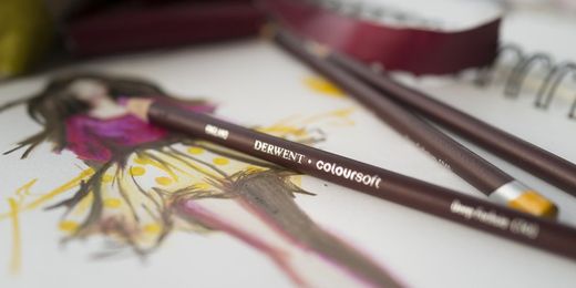 Caja metálica de 72 lápices Derwent Coloursoft