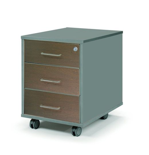 Cômoda com rodas e três gavetas