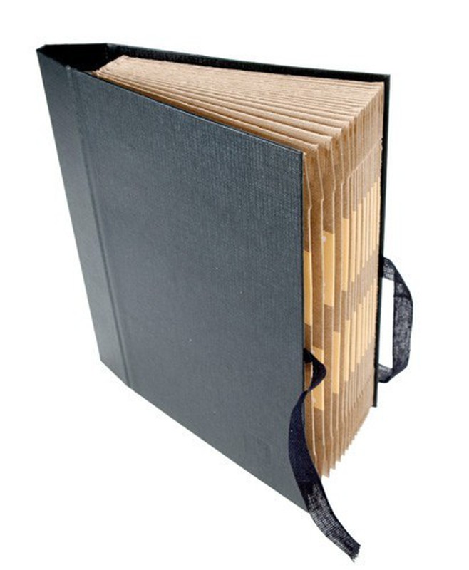 Carpetas de fuelle de cartón tipo acordeón tamaño folio en color negro —  Cartabon