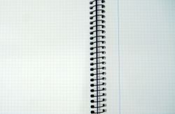 Étui en plastique bleu foncé au format folio New Neon