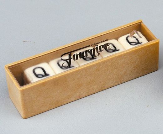 Cubiletes y dados para poker fournier