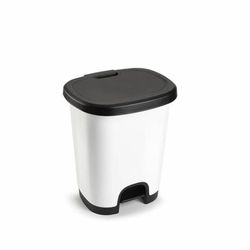 Seau en plastique à pédale