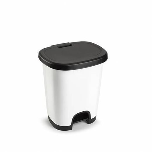 Seau en plastique à pédale