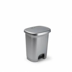 Seau en plastique à pédale