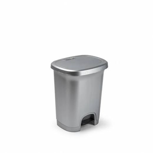 Seau en plastique à pédale