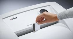 Destructeur de papier Dahle 106 60L, 22 feuilles, coupe en bande de 5,8 mm