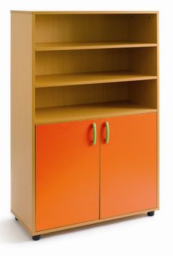 Estantería con armario inferior en distintas alturas y colores en las puertas