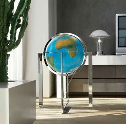 Grande globo azul de aço