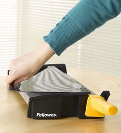 Guilhotina de alavanca de fusão Fellowes