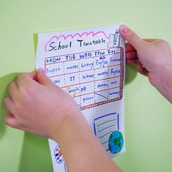 Caderno com notas adesivas brancas de grade de 254x178 mm