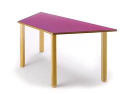 Mesa infantil de madera trapezoidal de 120 cm. en diferentes alturas y colores