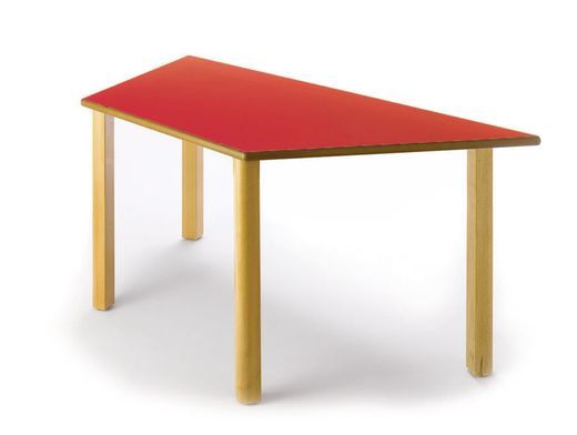 Mesa infantil de madera trapezoidal de 120 cm. en diferentes alturas y colores