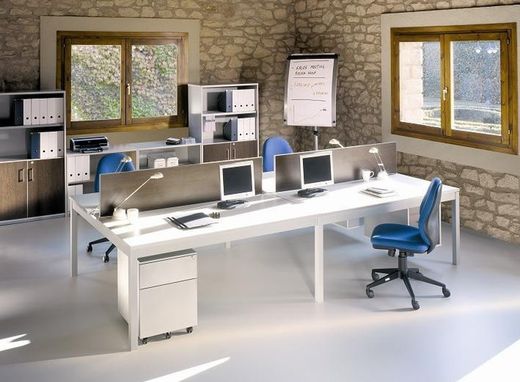 Tables carrées ou droites doubles et de réunion.