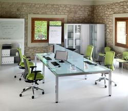 Tables carrées ou droites doubles et de réunion.