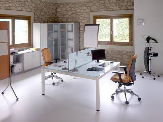 Tables carrées ou droites doubles et de réunion.