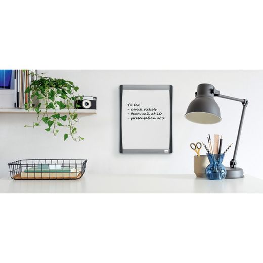 Mini pizarra magnética Nobo con marco arqueado 215x280 mm