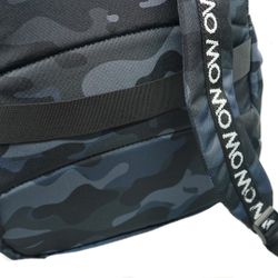 Mochila universitária de tendência militar