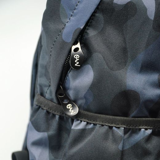 Mochila universitária de tendência militar