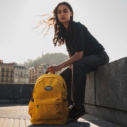 Mochila tendência mostarda