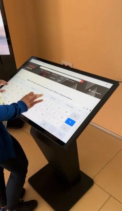 Tela interativa para quiosque com suporte K Vários tamanhos.