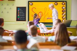 Pantalla interactiva multi CLASS Touch Screen de 65”