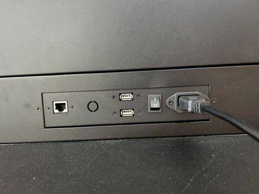 Pantalla publicitaria totem para interior. Varios tamaños