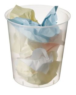 Poubelle en plastique translucide. Couleurs varièes